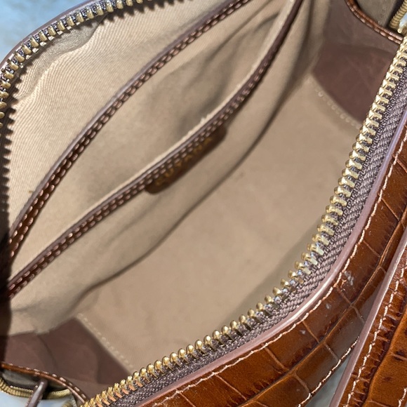 cuyana croc-embossed camera bag - Picture 3 of 3